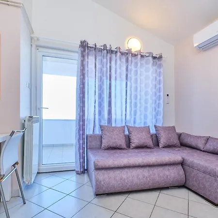 Apartment Beautiful Ksenija