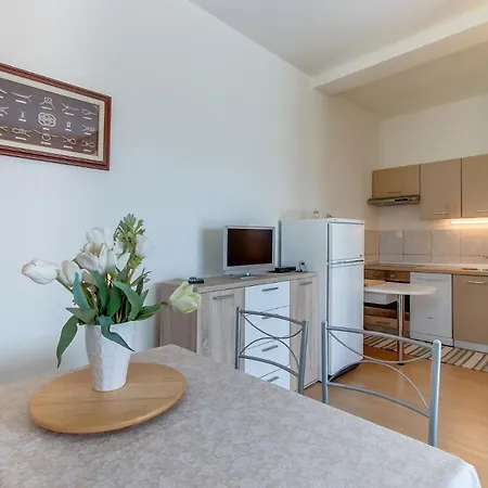 Beautiful Ksenija Apartment Mali Losinj